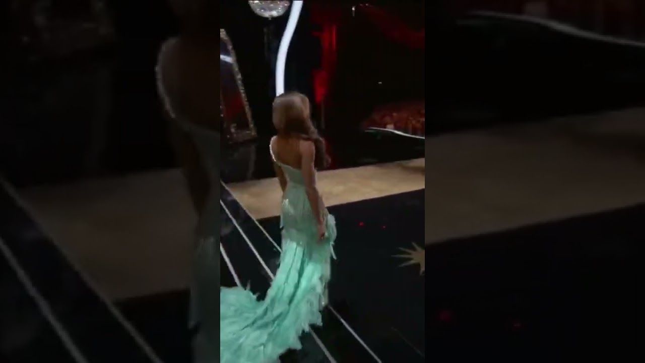 Miss Universo 2013 | Constanza B&aacute;ez, Ecuador 🇪🇨 | Traje de gala