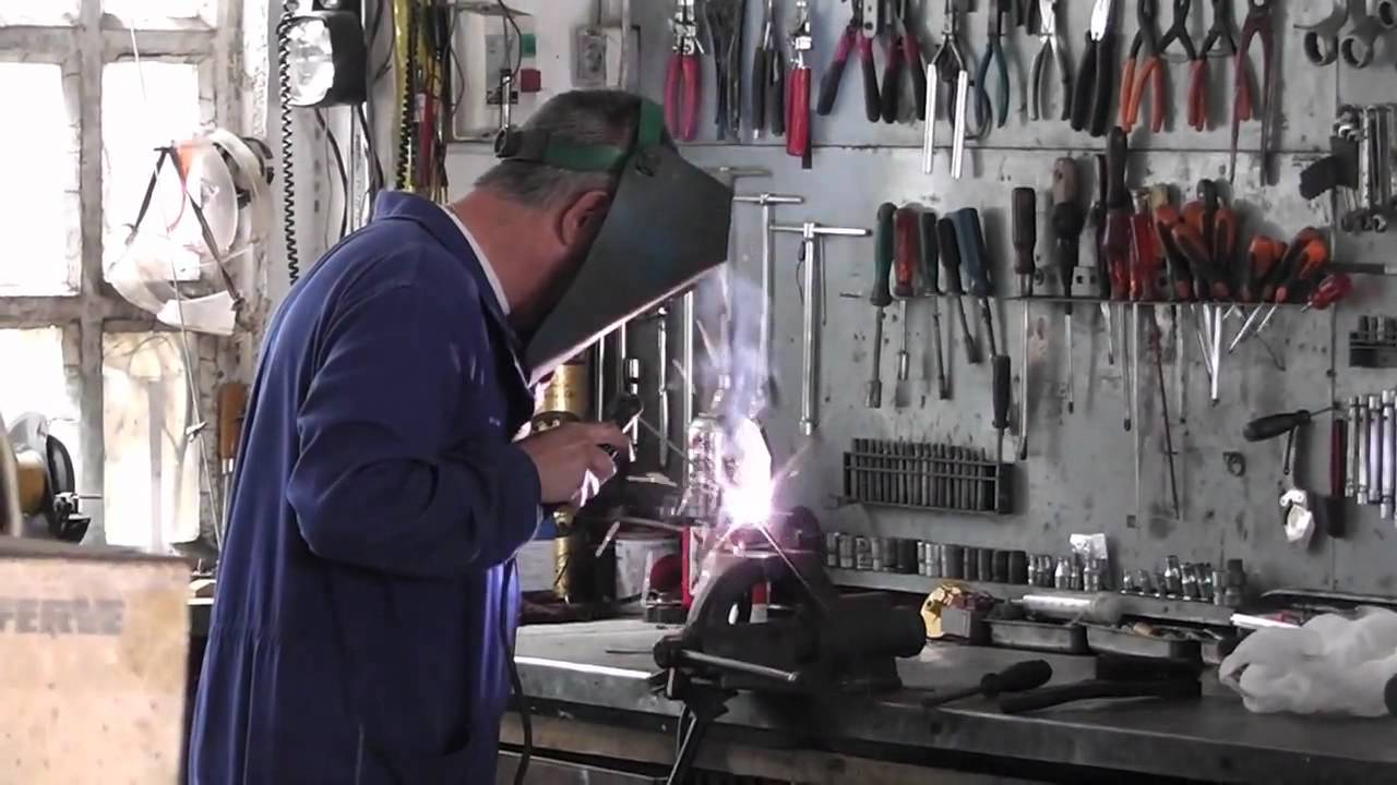 Pre-87 Talbot Express snapped gear linkage lower bracket.mp4