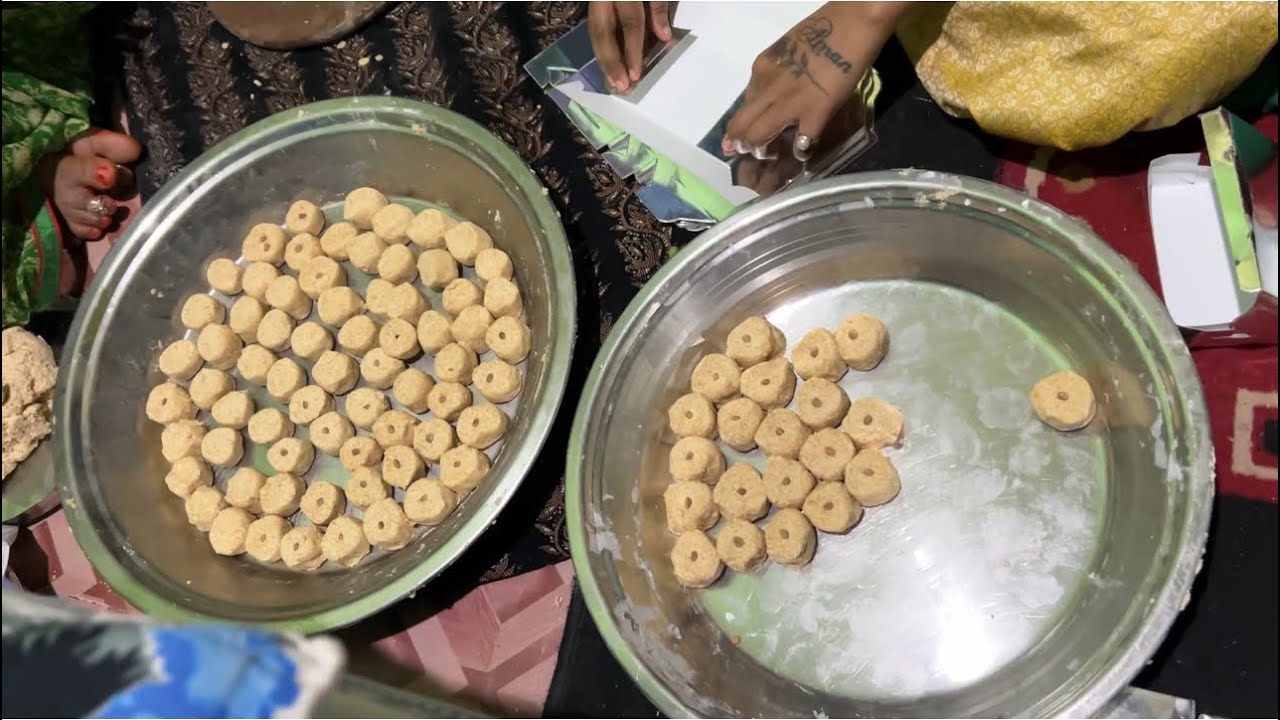 Ghar par mitahi ban raha hai (mogadal)…#varanasi #banaras #dailyvlog #dailvideo 