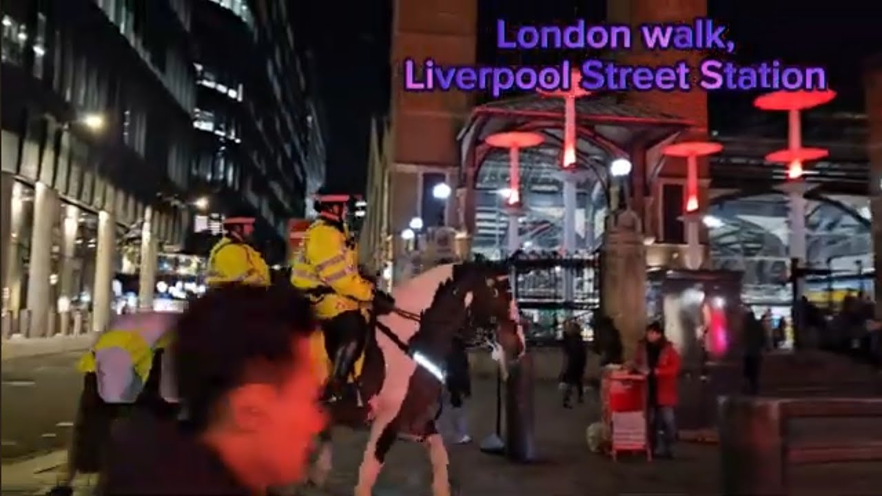 LIVERPOOL STREET STATION LONDON CHRISTMAS LIGHTINGS WINTER-2023 by @