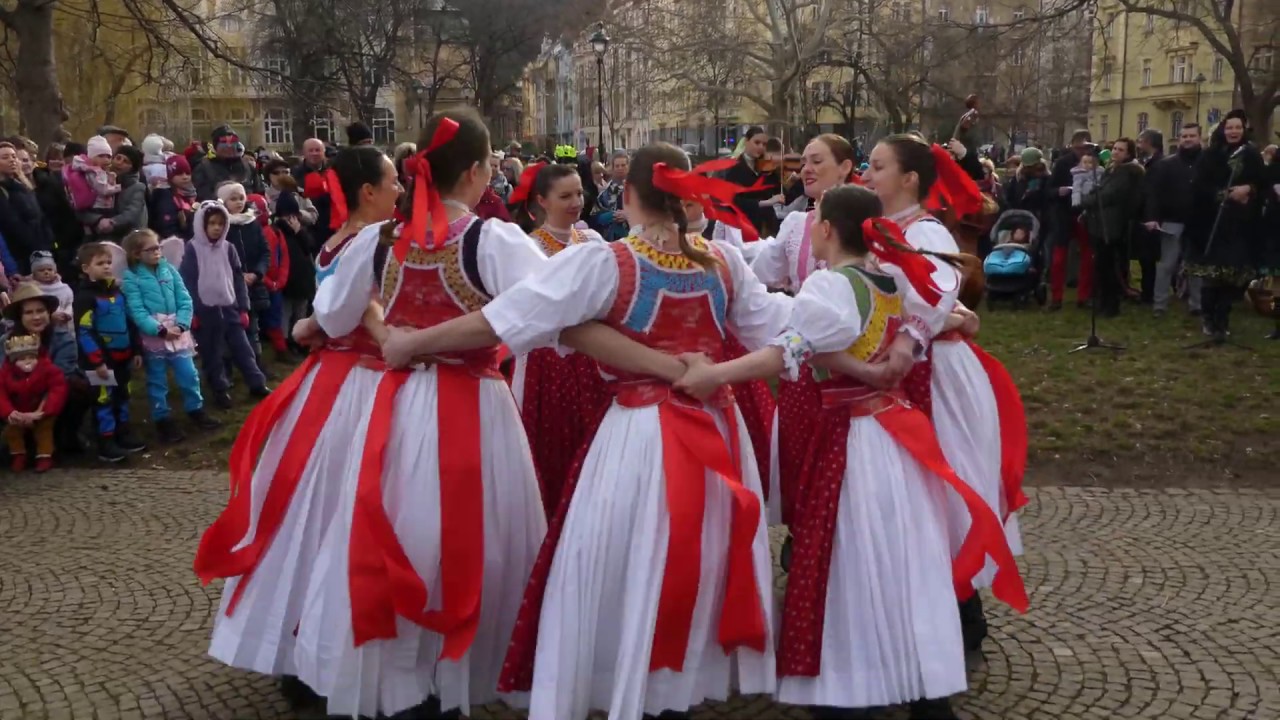 Karlínský masopust / Slovenský folklorní soubor Šarvanci v Kaizlových sadech, 15.02.20.
