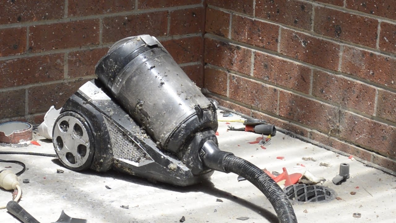 Smashing a Swedia KPA08 Cyclone Vacuum Cleaner