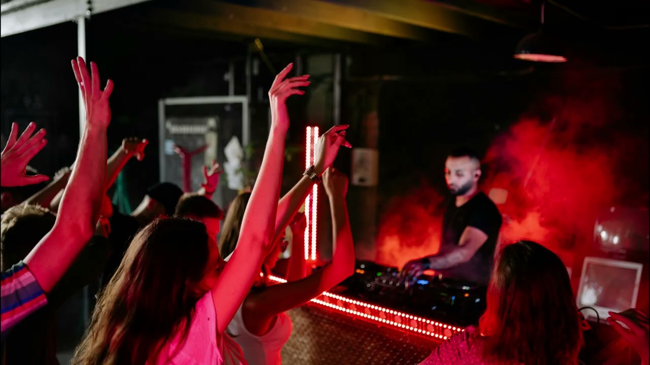 Feel the Night (Deep House Mix) | Night Drive Music / Chill Electronic Vibe