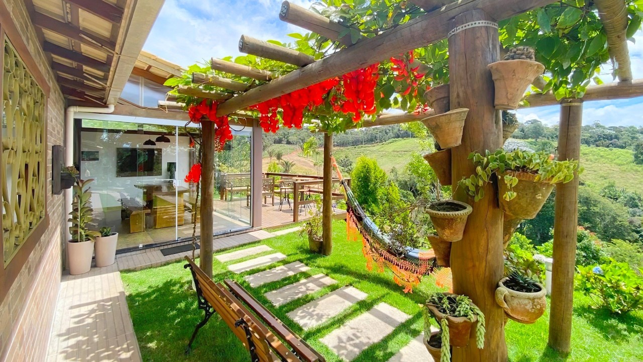QUINTAIS, JARDINS e TERRAÇOS DECORADOS com PERGOLADOS