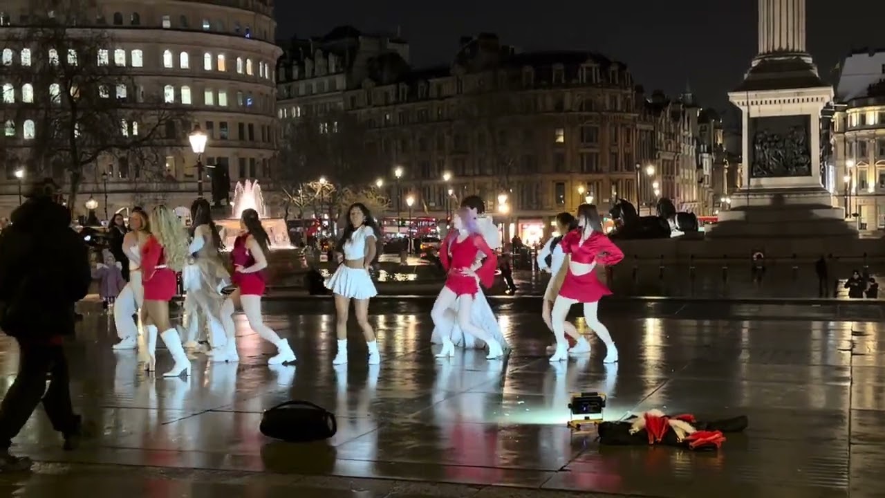 #groupdance #london #unitedkingdom #uk #england #love #travel #beautiful #trafalgarsquare 