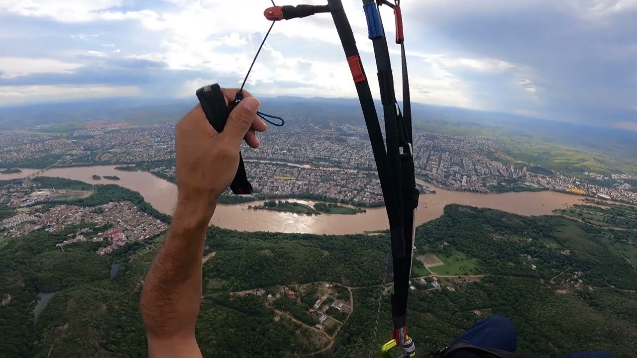 Voo de Parapente em Governador Valadares - MG - Pico do Ibituruna