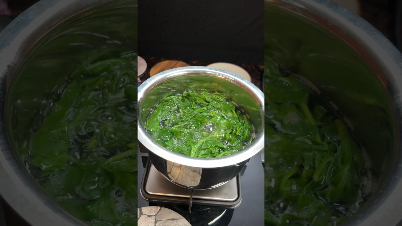 Palak Paneer Recipe 😋😋 #shorts #palak #palakpaneer #palakpaneerrecipe #sabji #paneerkisabji #spinach