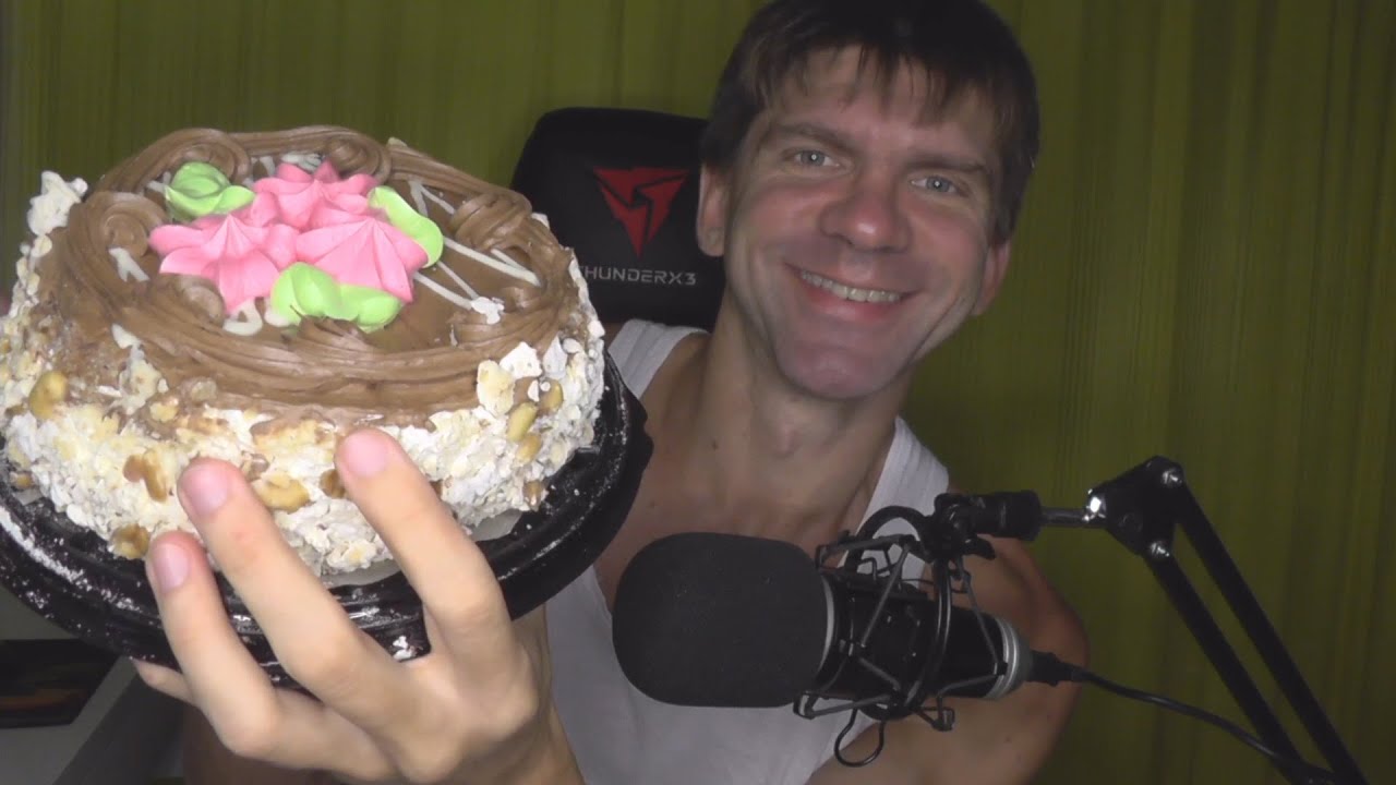 Эрик Датский ASMR Eating Ем торт Киевский