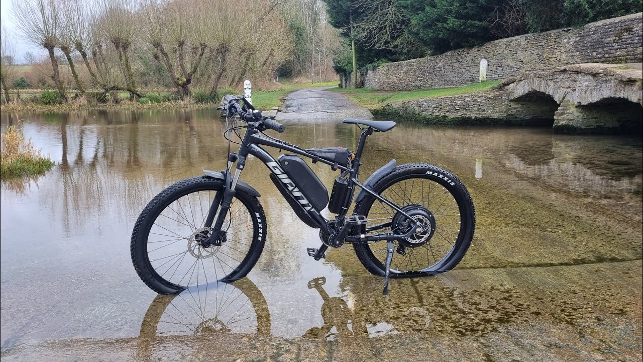 Exploring the Gateway to the Cotswolds on E-BIKE