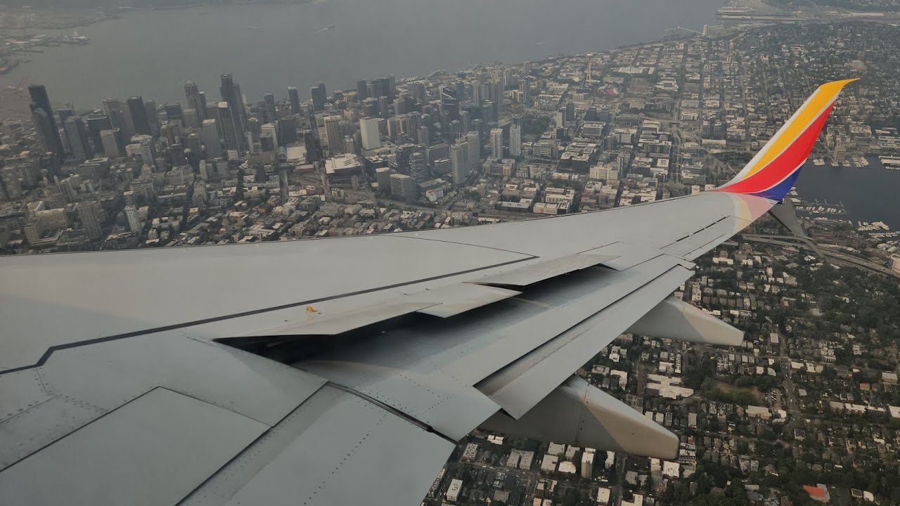 Southwest Airlines Boeing 737-700 Landing at SEA (N907WN)