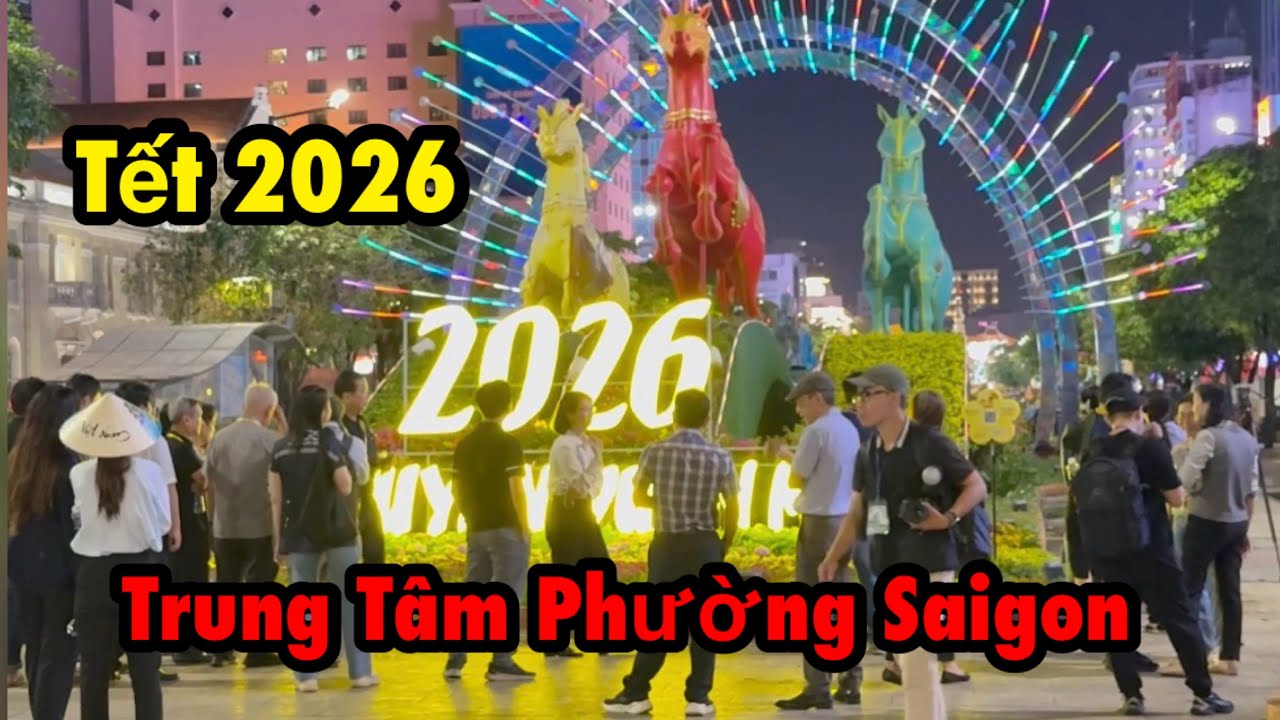 Những hình ảnh nhộn nhịp ở trung tâm phường Saigon những ngày giáp Tết.