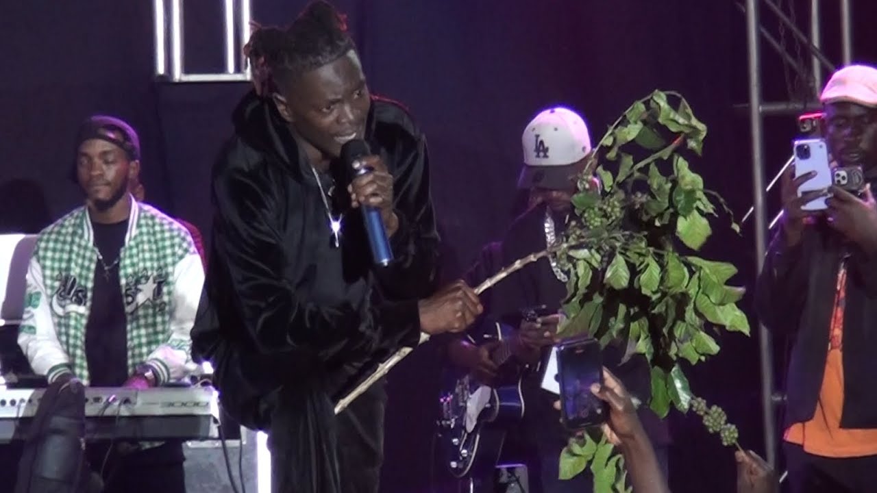King Saha akaabizza ab'eMasaka amaziga bwayimbye Kimala (emirembe gyaliwo) . Alumbiddemu ne Mpuuga.