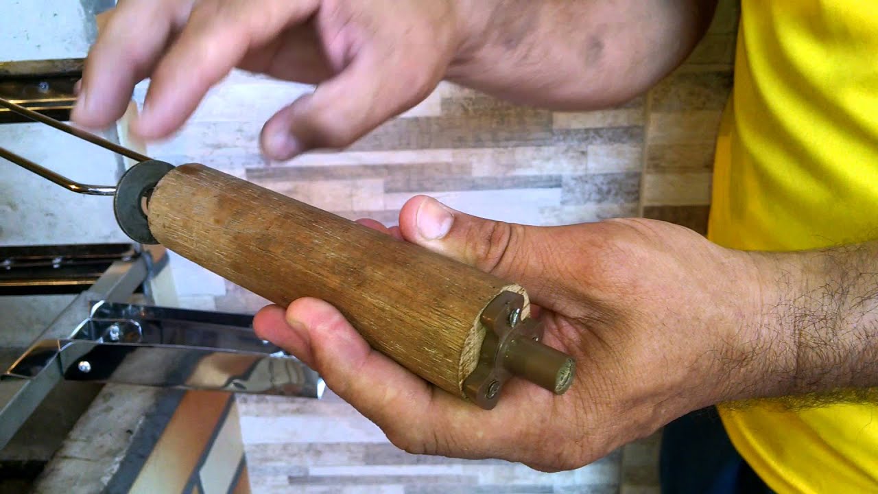 Espeto giratório com motor de microondas