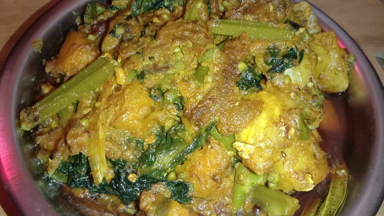 কাতলা মাছের মাথা দিয়ে পুঁই শাকের চচ্চড়ি স্বাদে ঘ্রানে রূপে রং এ ভরপুর। ভাতের পাতে দারুন লাগবে।