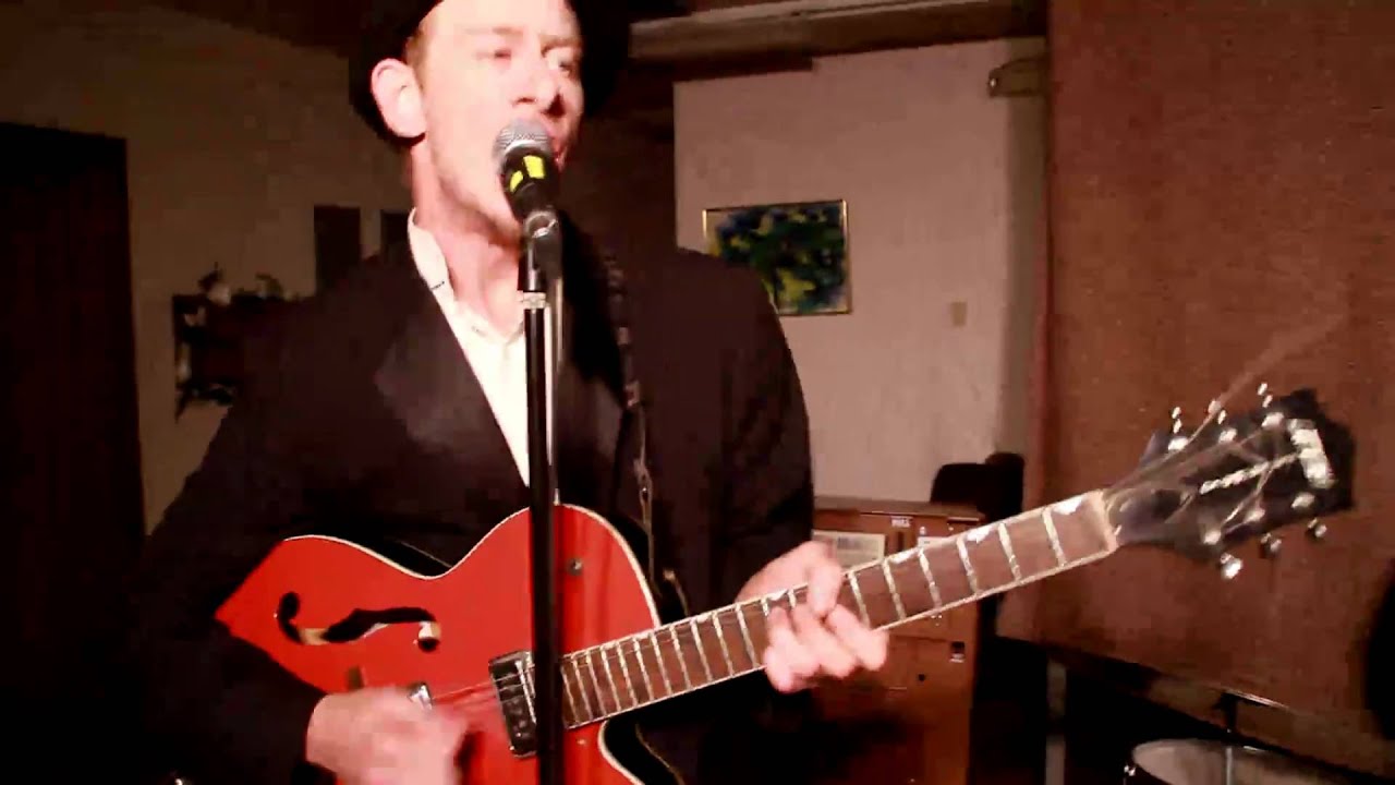 Tidings Cafe - Robbie Dacosta