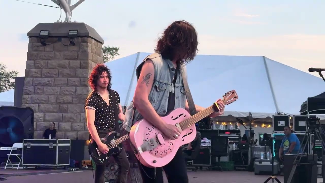 That’s Alright Mama- Tyler Bryant & the Shakedown | Mississippi River Festival 2024
