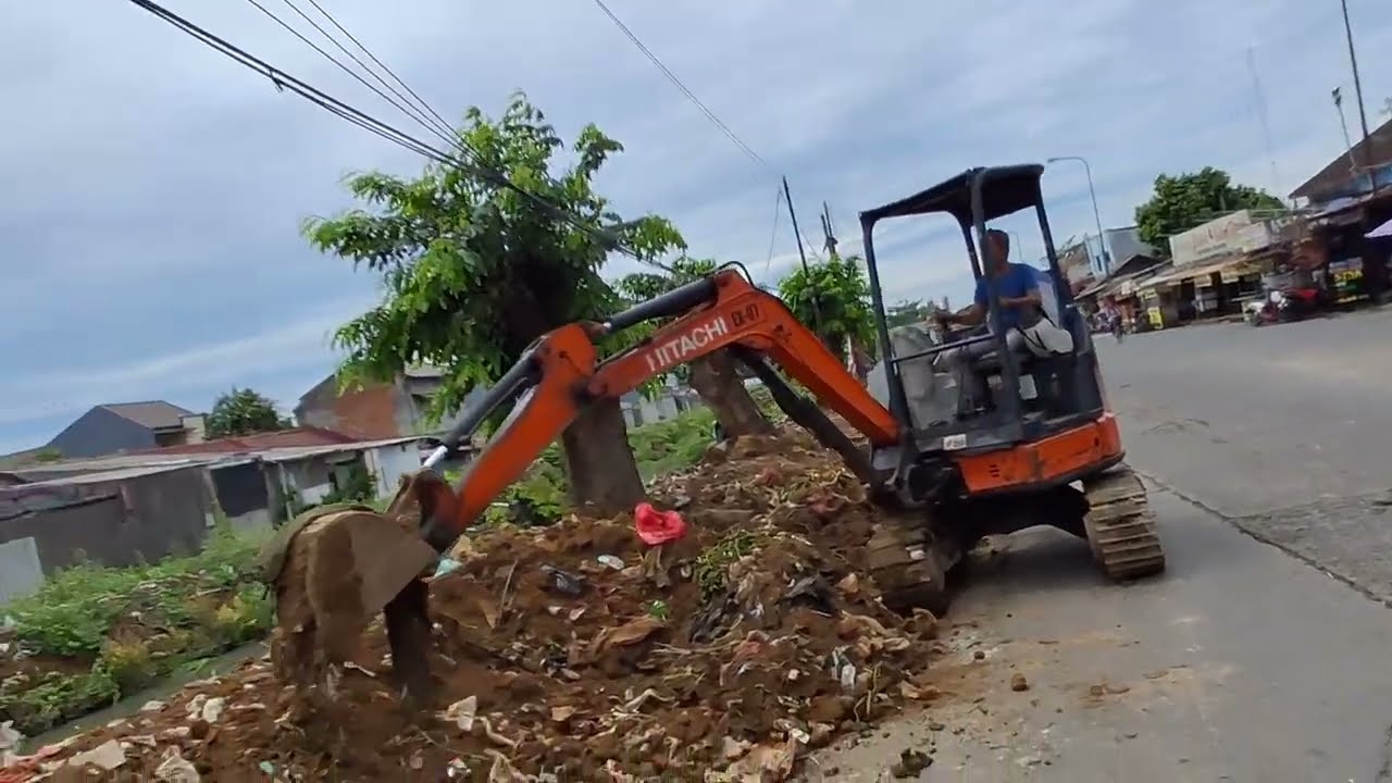 Babeh beraksi di kali karang satria wadidaw  !!