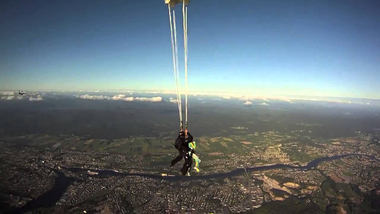 Tandemhopp hos Grenland Fallskjermklubb i Skien