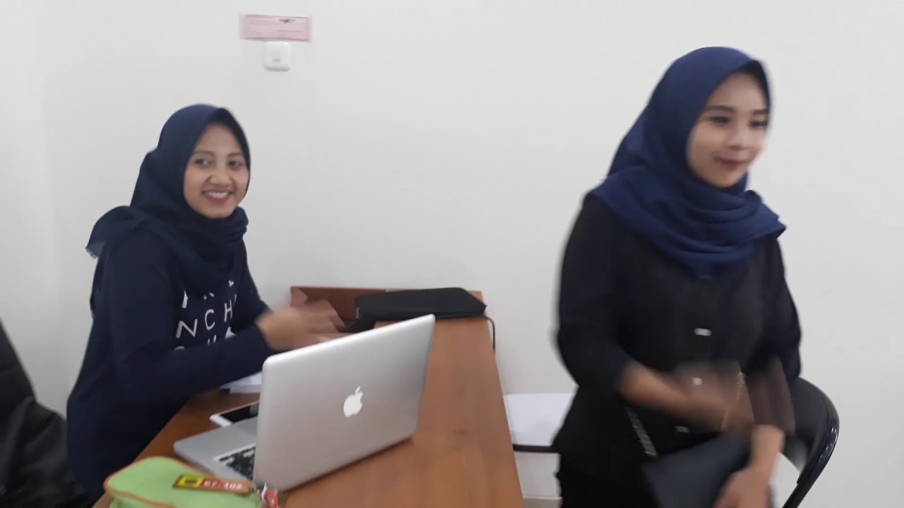 PRAKTEK WAWANCARA KERJA SEBAGAI WAITRESS