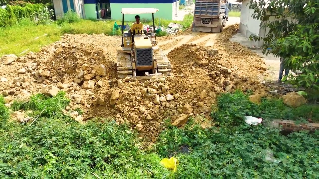 Start New Project!Expert Bulldozer Dozer D20p Pushing Soil Into water,Truck 5T Fill Land Delete Pond