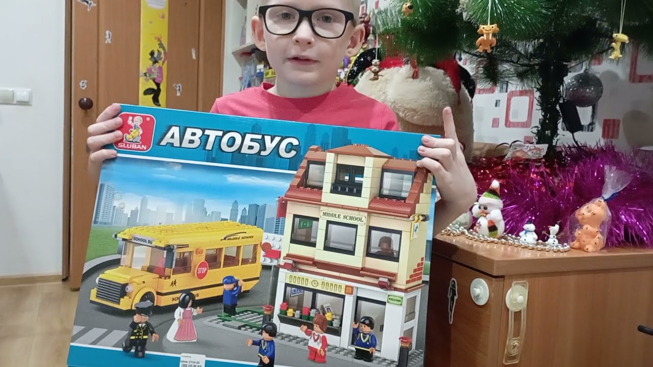 Собираем конструктор. Школа и автобус
