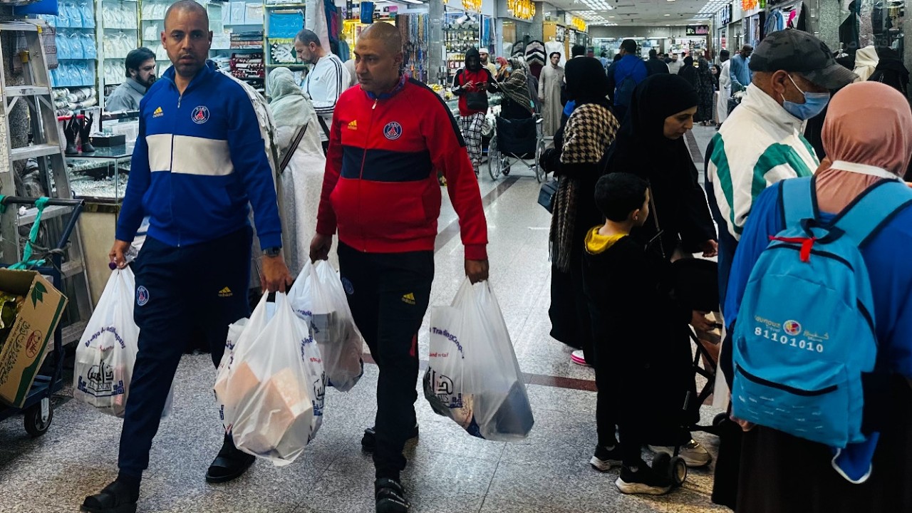 أرخص وأقرب سوق للحرم النبوي الشريف بالمدينة المنورة بحر محلات العبايات والثوب الرجالي والمخاوير