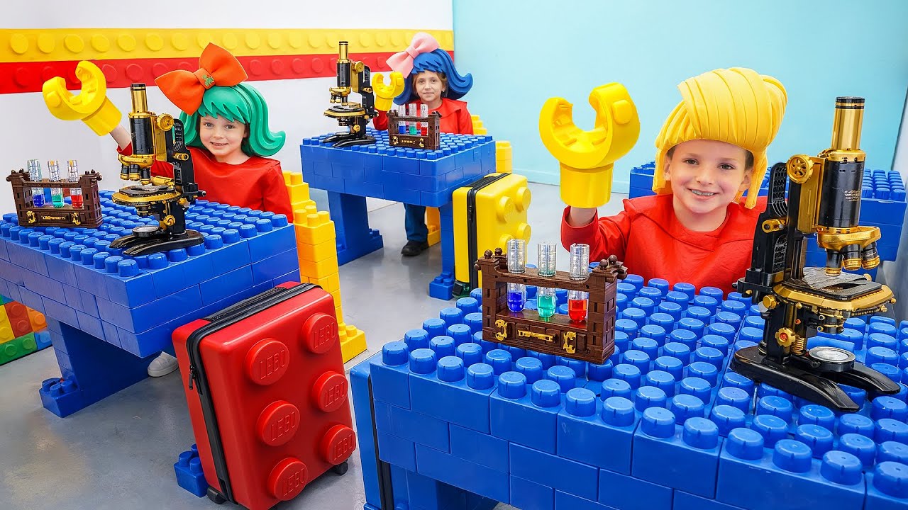 Ik ben de ENIGE MENS in een LEGO School! 🧱🎒