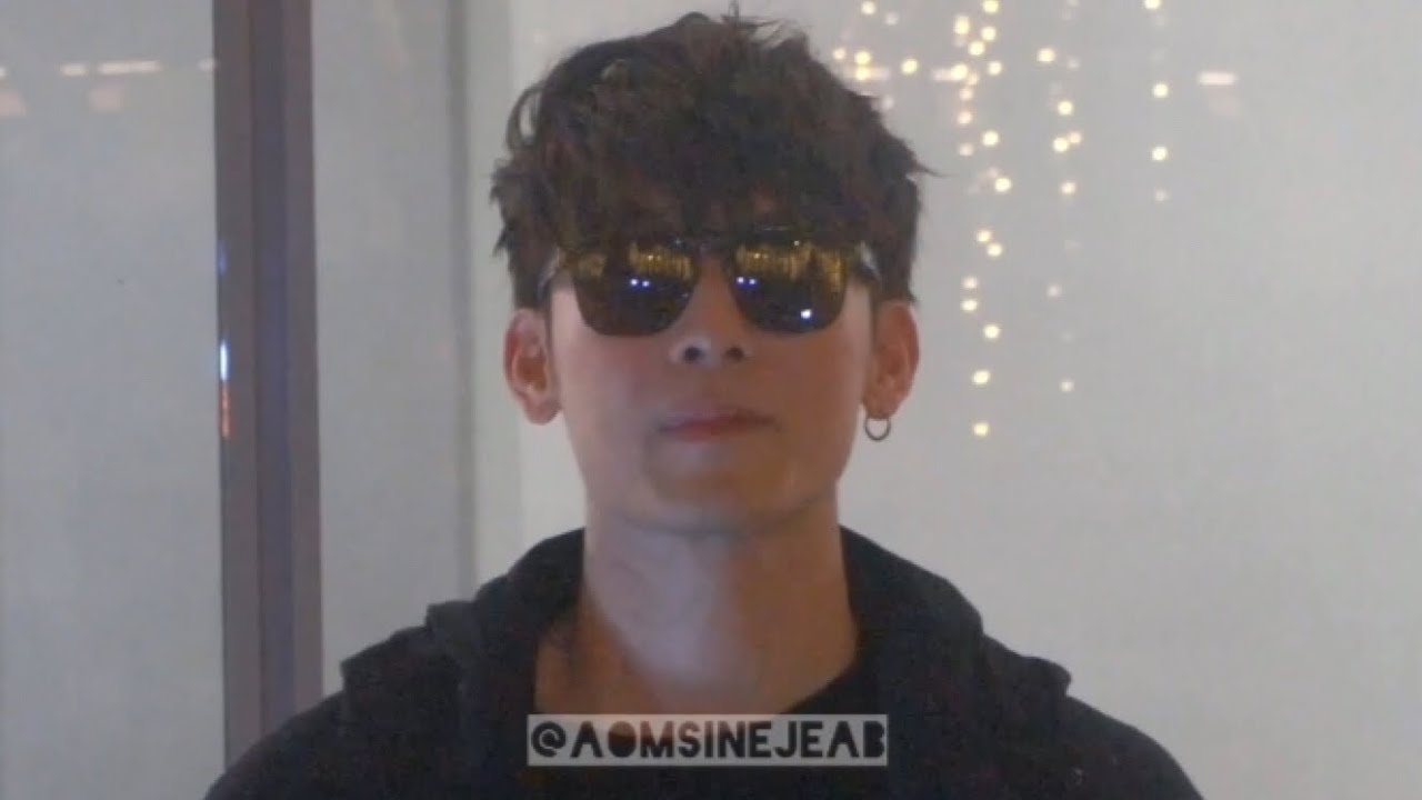 มิว ศุภศิษฏ์  หล่อมาก หลังเสร็จงานเดินแบบเสื้อเชียร์จุฬา @สามย่านมิตรทาวน์ 02/12/2019