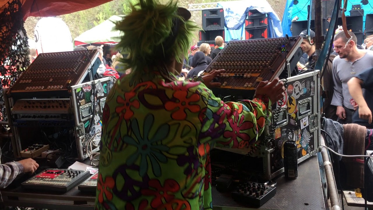 Invadon live at Wurning the Bitches 2019