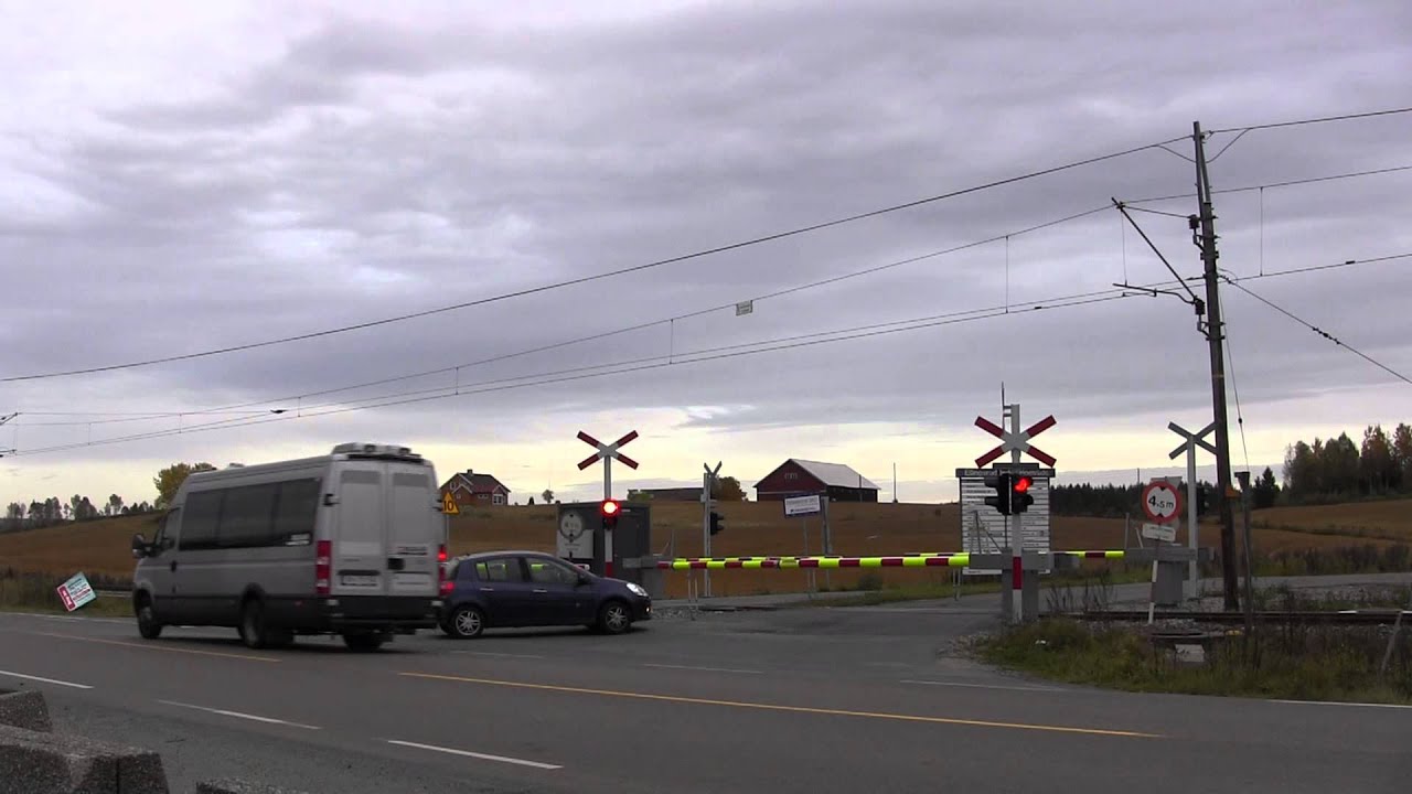 Drømtorp planovergang 3 / Drømtorp railroad crossing 3