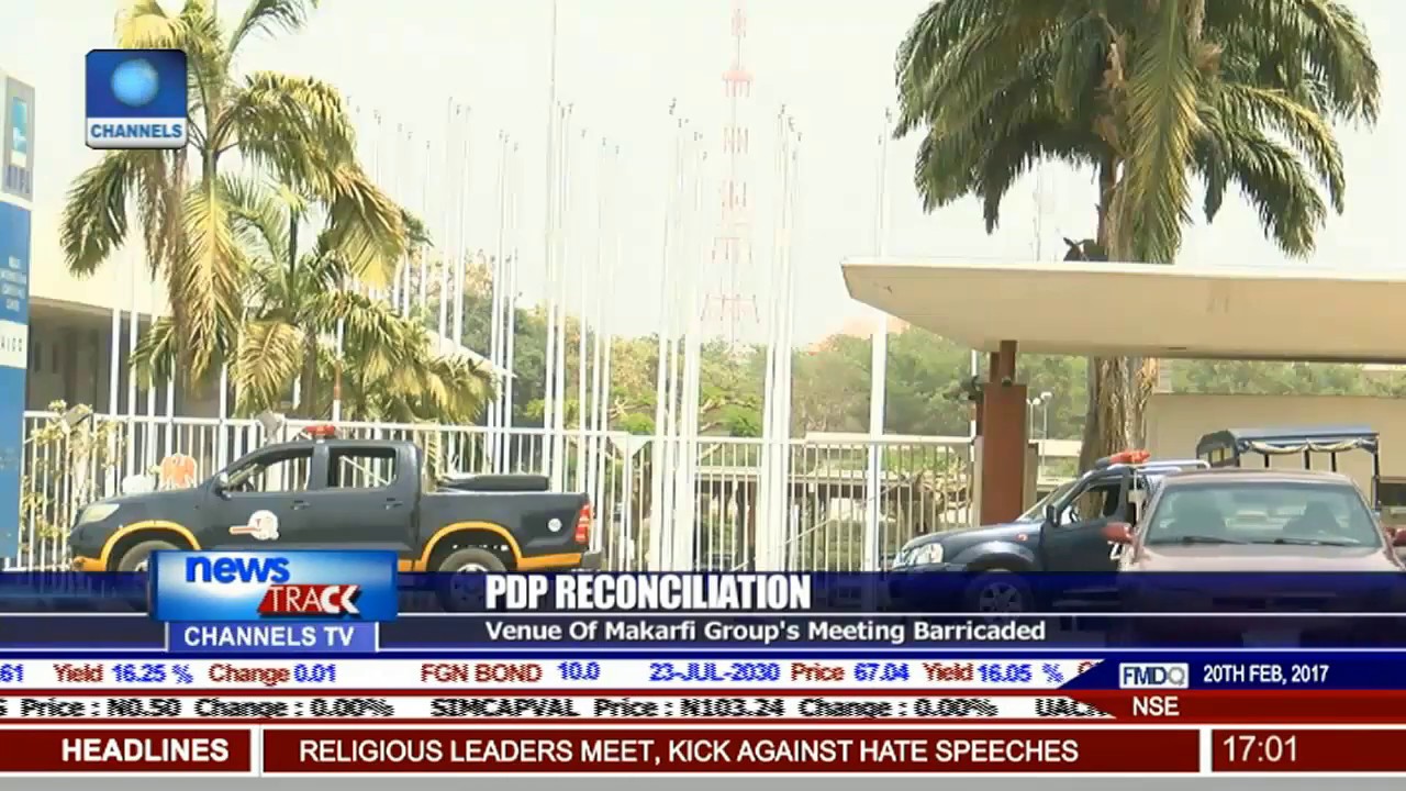 PDP Leadership: Police Barricade Venue Of Makarfi Group's Meeting