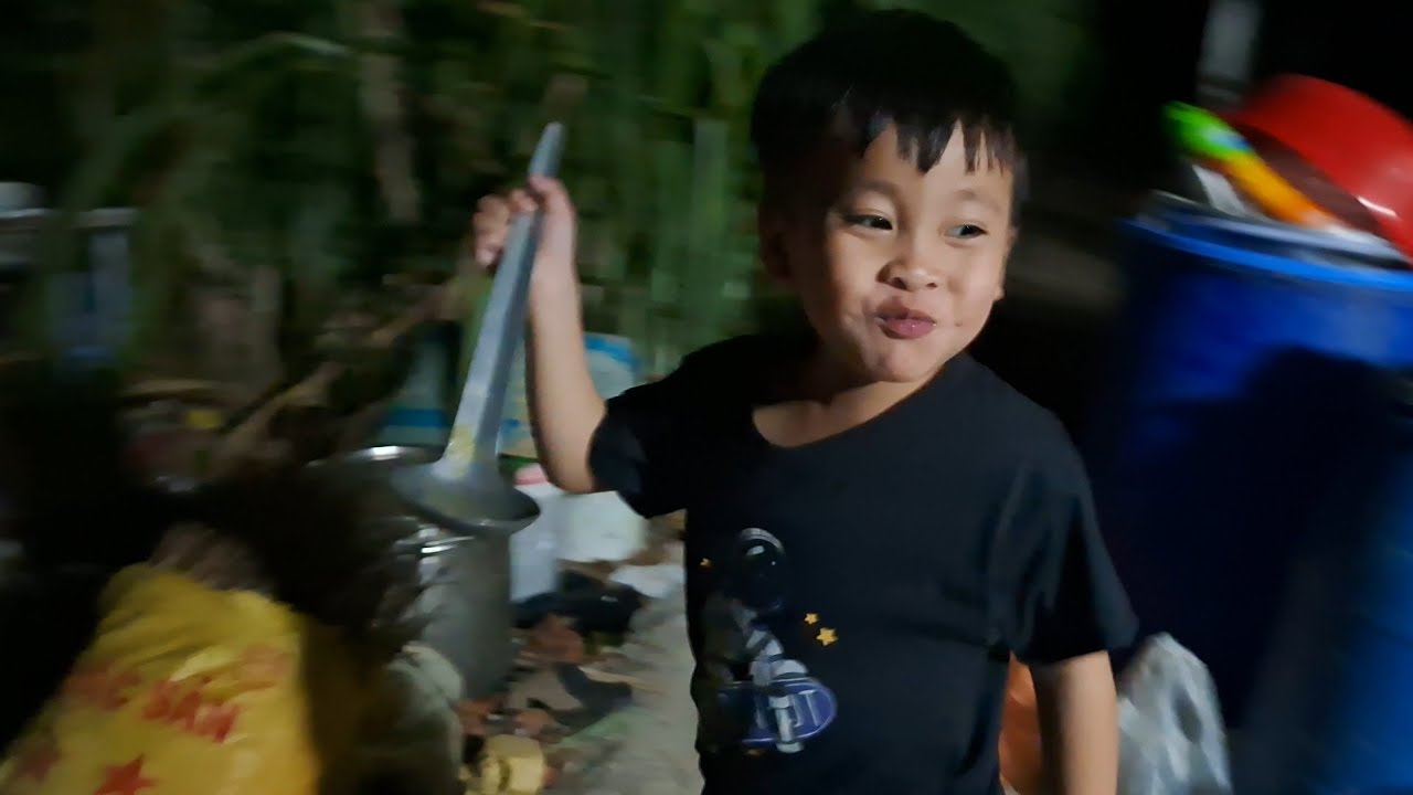 Tám Giờ Tối Rồi Mà Chuột Còn Đi Lục Nồi Ăn Vụn Nè #meconnhachuot #chuotlucnoianvun