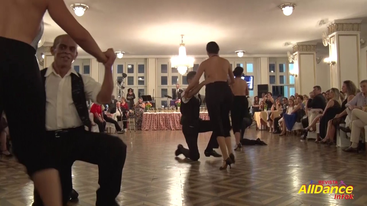 Trof&eacute;u CASAL 20 - 38 Anos de Baile - Grupo da Academia Jaime Arouxa Botafogo