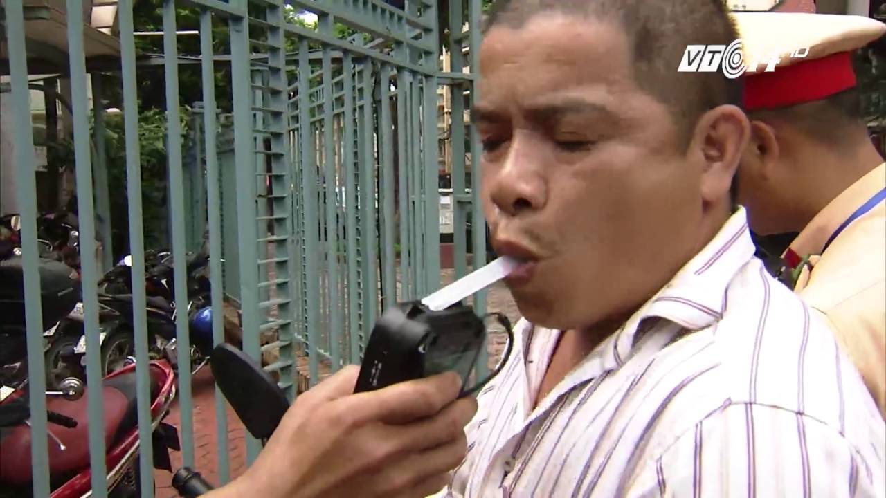 (VTC14)_Hà Nội: CSGT khó xử lý những người uống rượu bia
