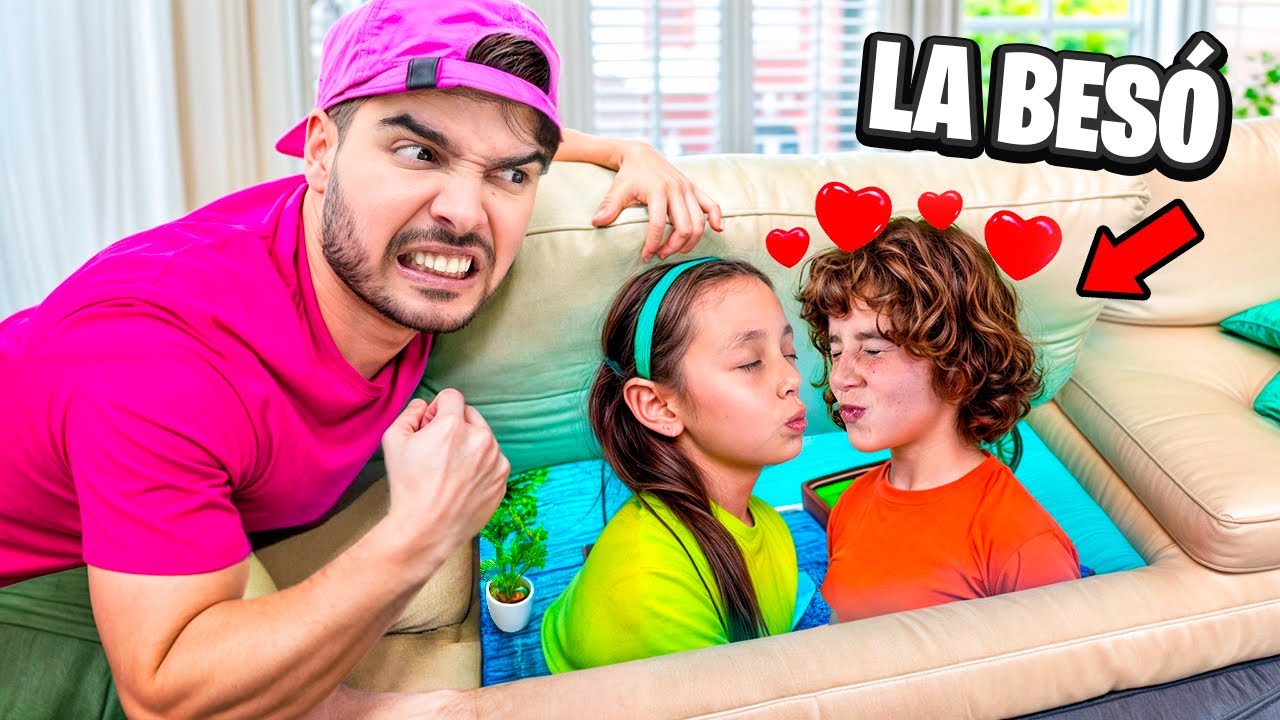 LOS ENCONTRÉ DÁNDOSE UN BESO !!