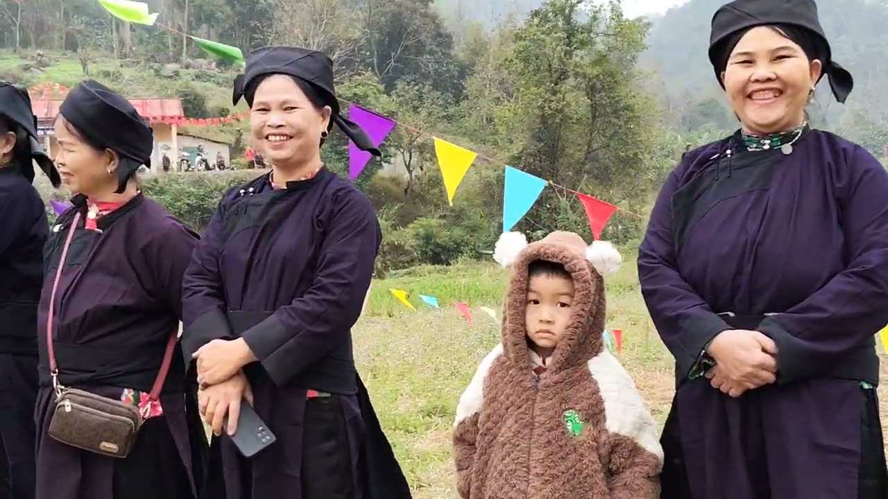 Các bạn đi Hội lồng tồng Bản Phân mùng 3 tháng giêng vui quá 