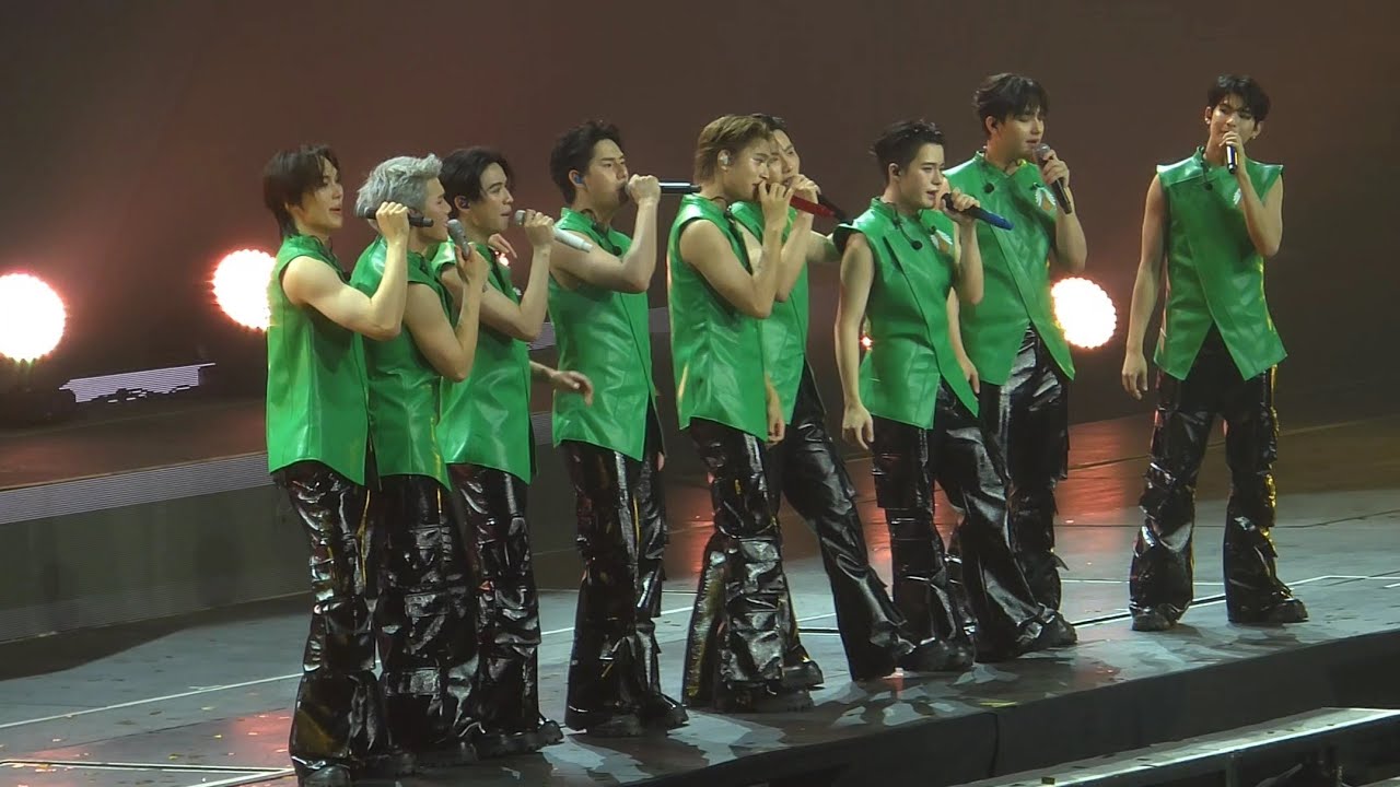 GeminiFourth w/แก๊งแฟนผม (part show) #GFAWAKECONCERTD2