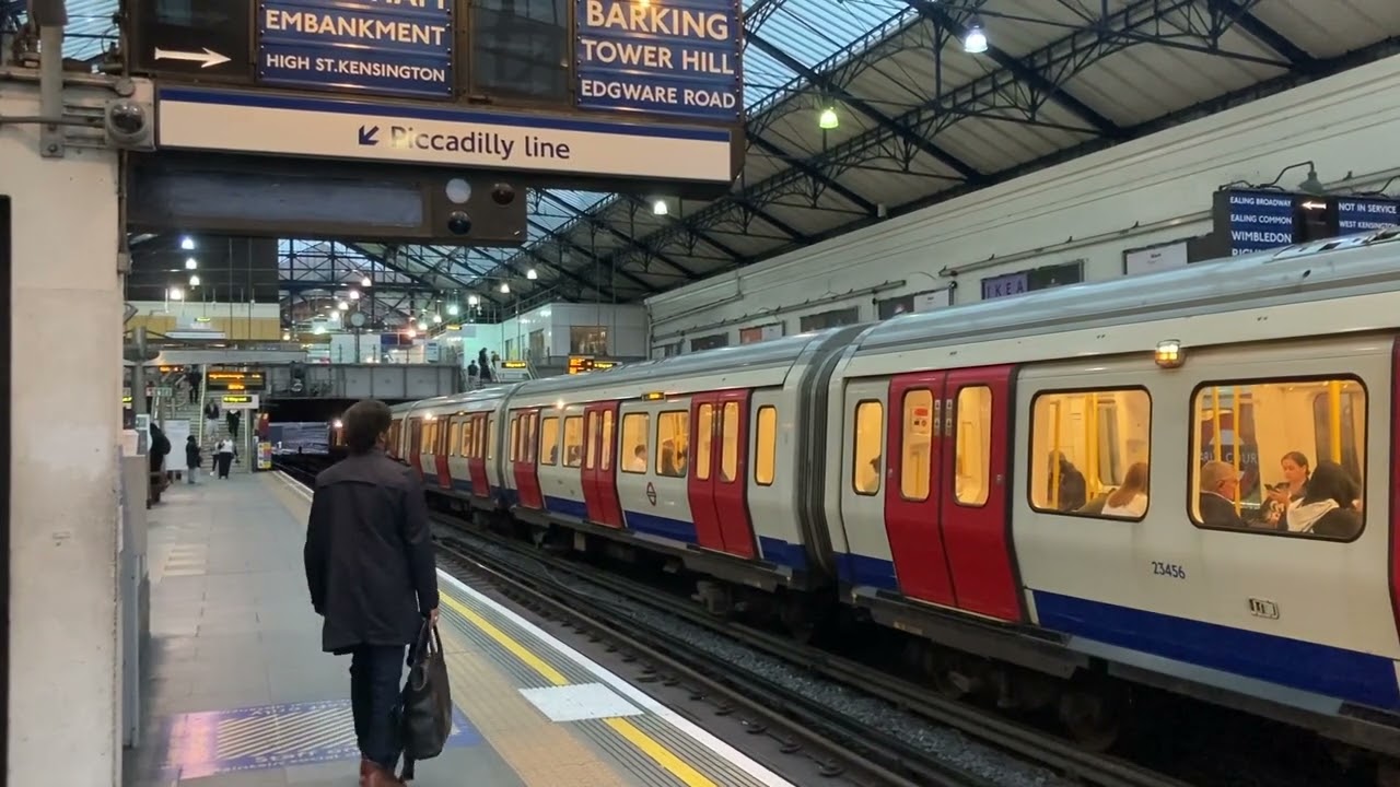 District Line Trains @ Earl’s Court