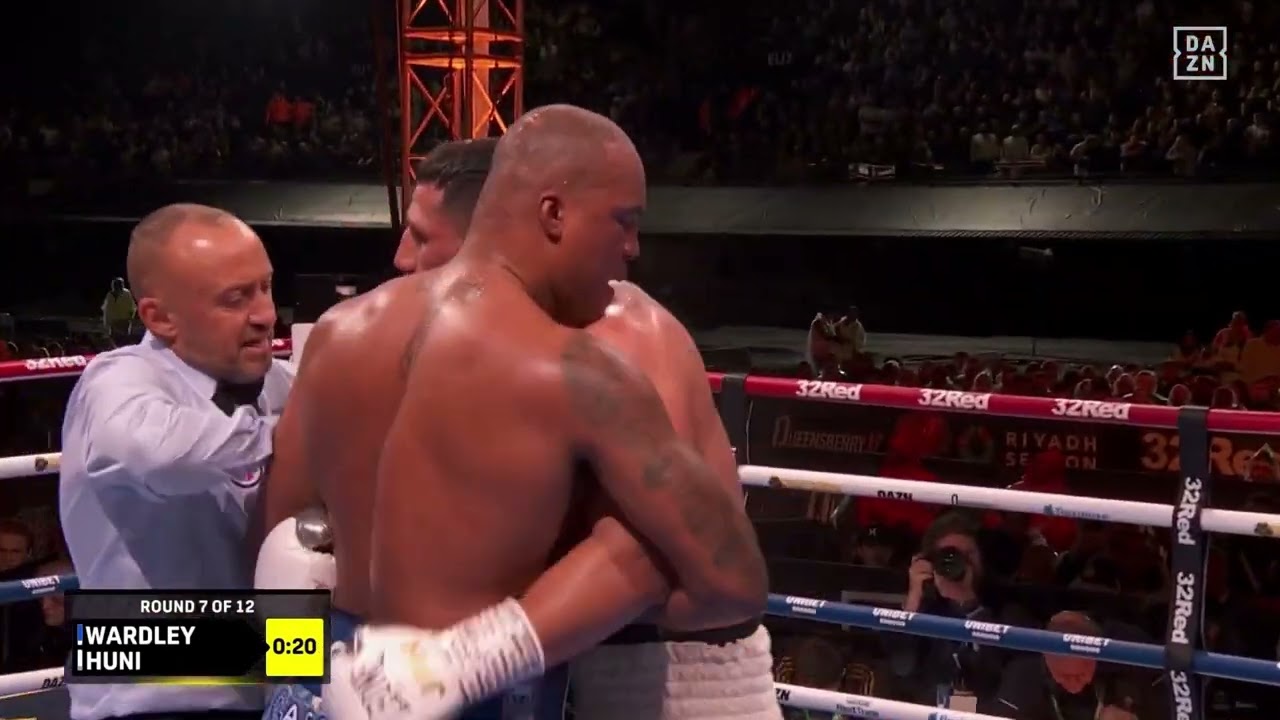 Huni v Wardley Fight Highlights - Ref skips count in 10th — total sham