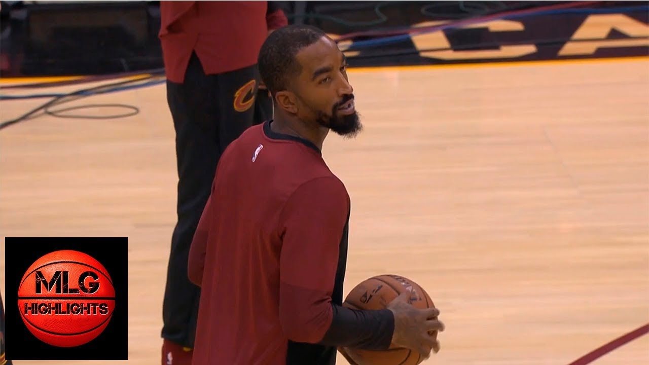 Cavaliers & Celtics Warm Up before Game