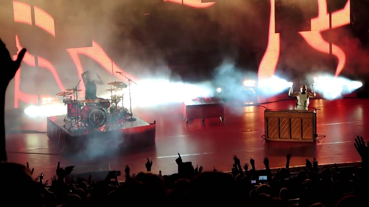 Tear In My Heart - Twenty One Pilots (Live at Red Rocks)