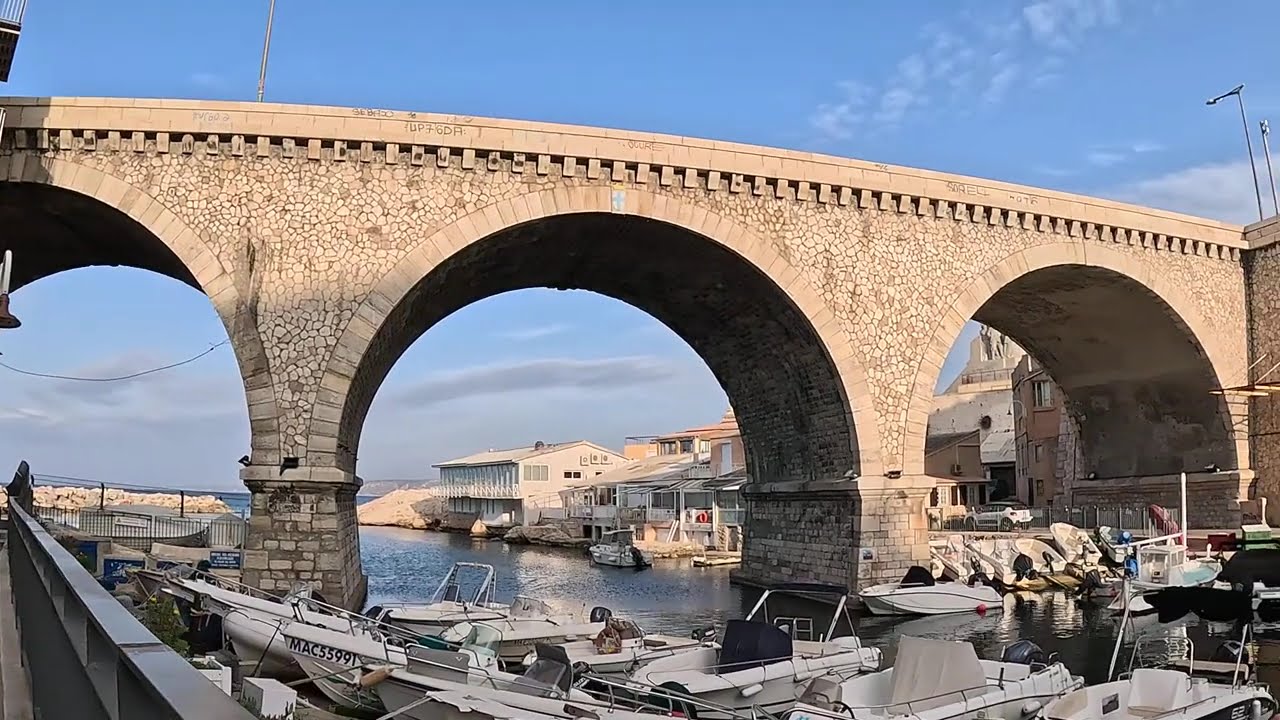 MARSEILLE 🇫🇷 Balade matinale au vallon des Auffes encore désert
