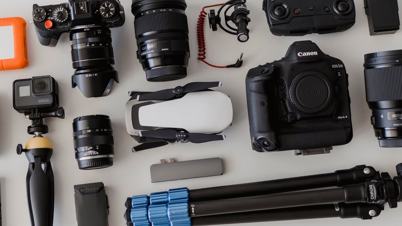 WHAT'S IN MY CAMERA BAG? Travel Filmmaking / Photography Kit