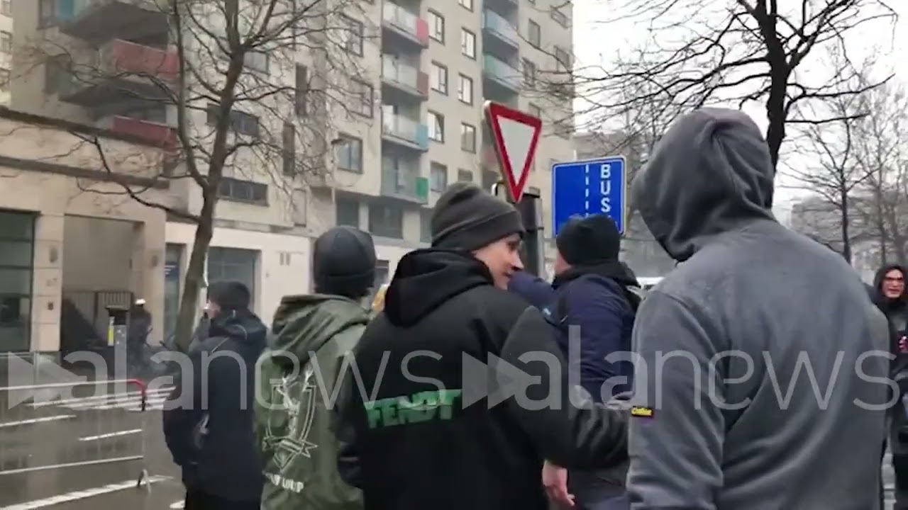 Agricoltori, altra protesta a Bruxelles: sale la tensione con roghi e idranti