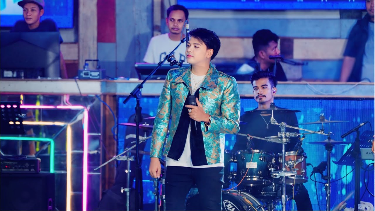 ចាញ់ស្នេហ៍អូន ប្រគំផ្ទាល់ ច្រៀងដោយ  ដួង  វីរៈ សិទ្ធ