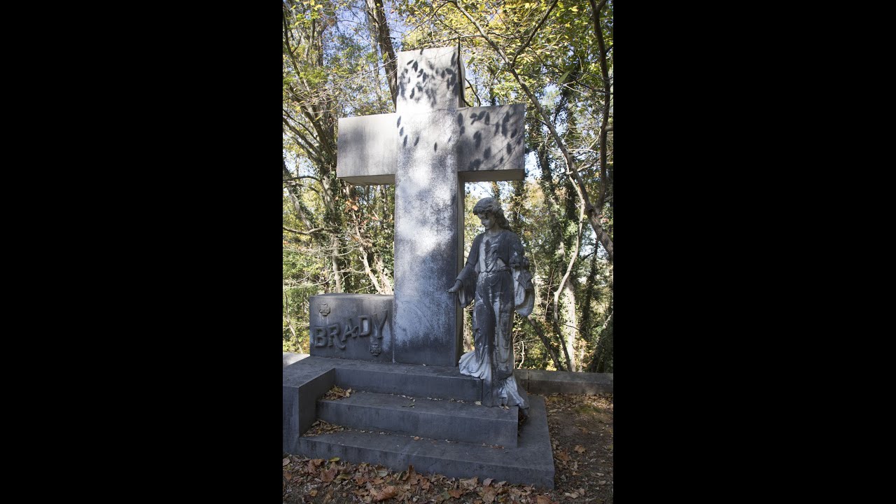Spooky Adventure Through RiverView Cemetery