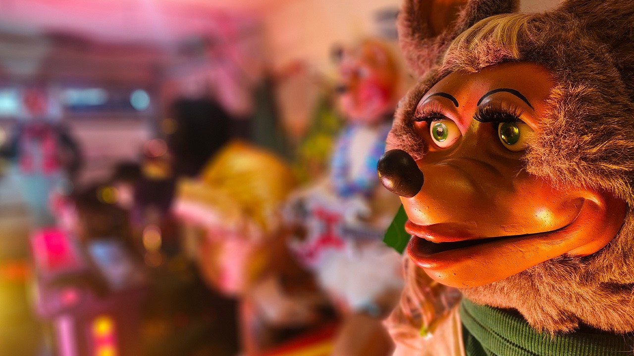 I Visit A Private Collection Of The Rock-afire Explosion & Collectibles And Watch Them Perform!