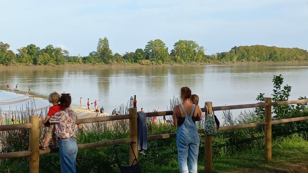 Today at the mascaret 15 September 2023.      Surfing the tidal bore in the Dordogne River in France