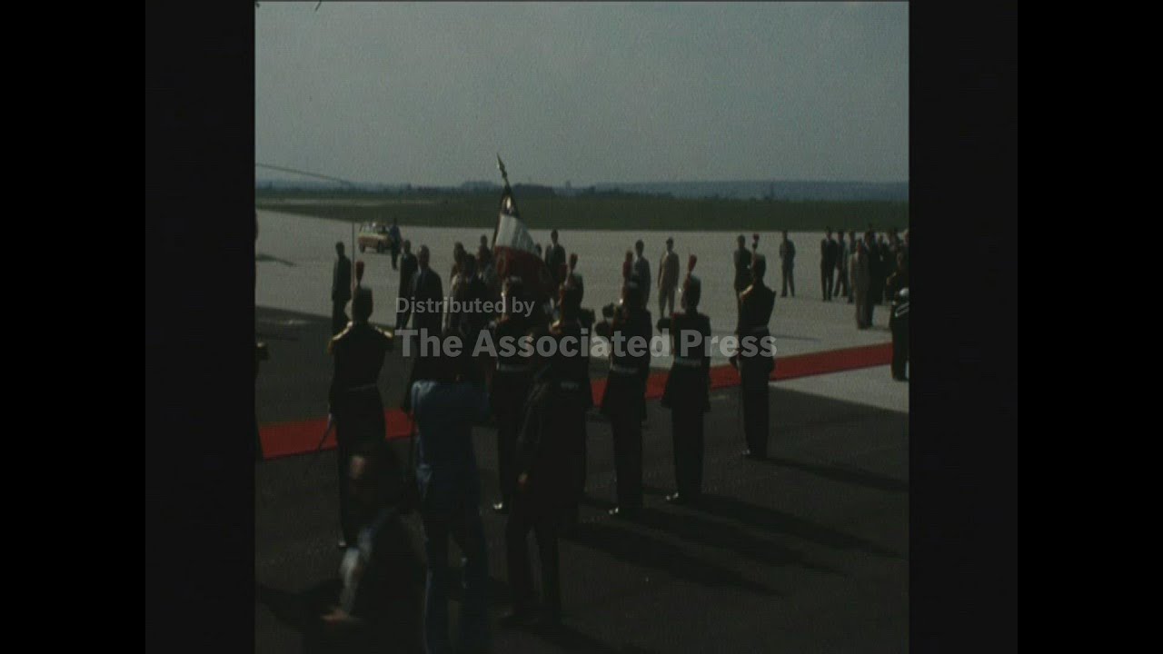 SYND 6 9 75 SADDAM HUSSEIN ARRIVES TO FRANCE