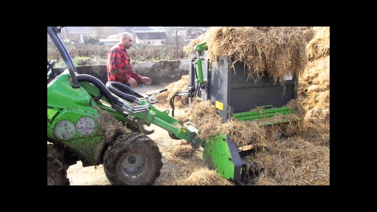 Nakladač Avant 528AGRO v zemědělství